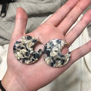Tortoise disk earrings